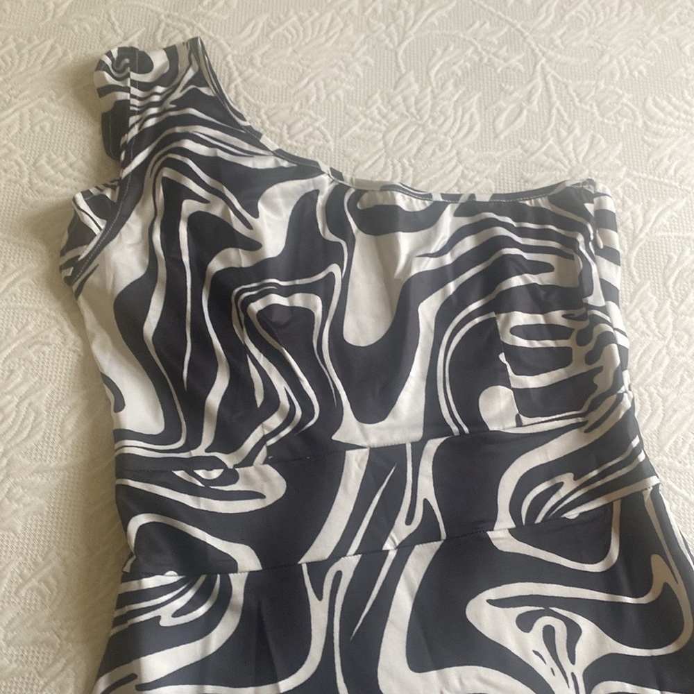 One shoulder Black & White Maxi, Size S